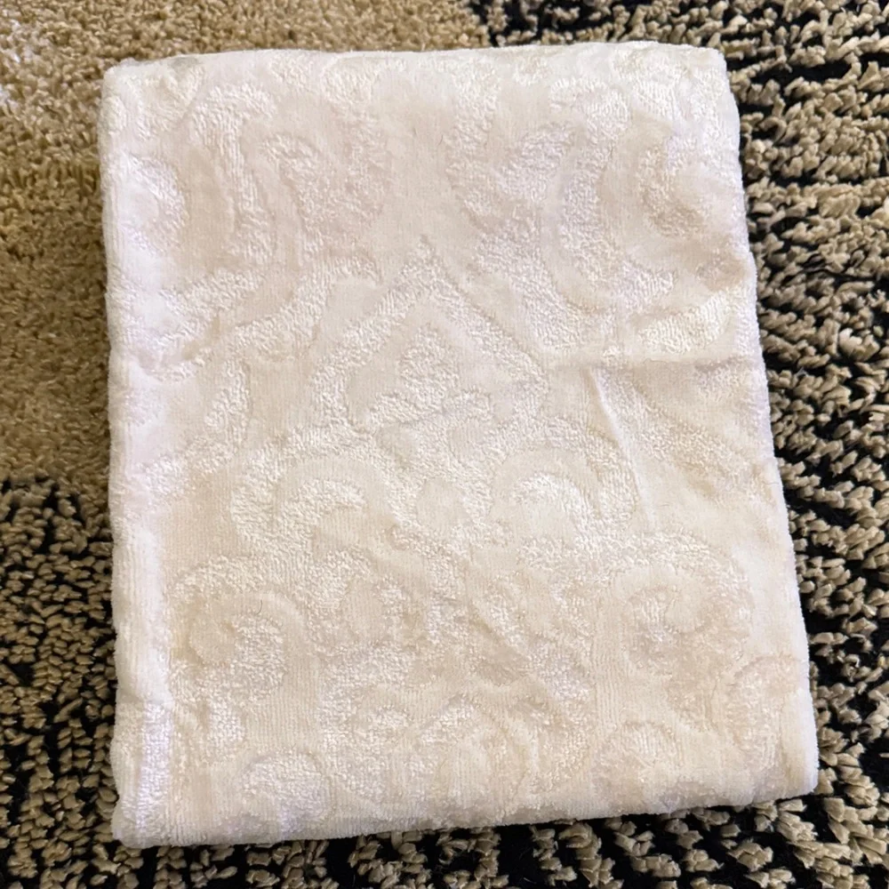 J Queen New York Sicily Bath Towel